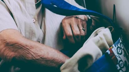 சிங்கப்பூர்.. 1971 முதல் 2023 வரை.. திருட்டில் வைர விழா கொண்டாடப்போகும் மூதாட்டி - அலுத்துப்போன போலீசார்!