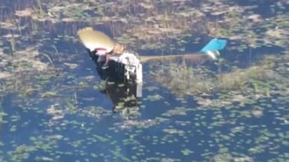 എൻജിൻ നിലച്ചു,കൂപ്പുകുത്തിയത് മുതലകളുടെ താവളത്തിലേക്ക്, പാതിമുങ്ങിയ വിമാനത്തിൽ പൈലറ്റിന് അത്ഭുത രക്ഷപെടൽ