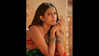 ಮೈಸೂರ್ ಸಿಲ್ಕ್‌ ಆಯ್ತು ಈಗ ಬಾಂದಿನಿ ಸೀರೆಗೂ ಬ್ಲೌಸ್ ಹಾಕಿಲ್ಲ; ನಟಿ ನಿಹಾರಿಕಾ  ಹಿಗ್ಗಾಮುಗ್ಗಾ ಟ್ರೋಲ್! 