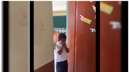 എട്ട് വയസുകാരന് സഹപാഠികളും അധ്യാപികയും ചേര്‍ന്നൊരുക്കിയ സർപ്രൈസ്, ആരുടെയും കണ്ണുനിറയ്ക്കുന്ന പ്രതികരണവും