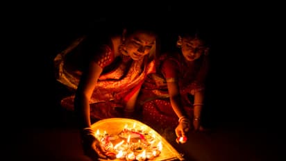 கார்த்திகை தீபம்  2023 : தவறுதலாக கூட இந்த முறையில் தீபம் ஏற்றாதீர்கள்.. மோசமான இழப்பு நேரிடலாம்!