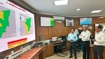 எதையும் எதிர்கொள்ள தயார்.. 4 மாவட்டங்களில் 400 வீரர்கள்.. களத்தில் இறங்கிய தலைமைச் செயலாளர் சிவ்தாஸ் மீனா.!