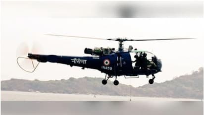 കൊച്ചിയിൽ നാവിക സേനാ ഹെലികോപ്റ്റർ തകർന്നുവീണു, ഒരാൾ മരിച്ചു