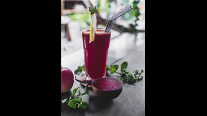 தினமும் காலையில் ஏன் பீட்ரூட் ஜூஸ் குடிக்க வேண்டும்? இதை தெரிஞ்சுக்கிட்டா நீங்களும் ஃபாலோ பண்ணுவீங்க..