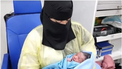 പറന്നുയർന്ന വിമാനത്തിൽ അവൾ ആദ്യമായി കണ്ണ് തുറന്നു! സൗദി എയർലൈൻസിൽ 30-കാരി പെൺകുഞ്ഞിന് ജന്മം നൽകി