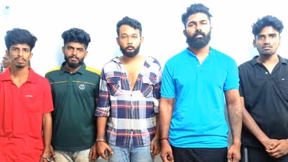 എംഡിഎംഎ വില്‍പ്പന സംഘത്തിന്റെ വിവരം നൽകി, പ്രതികാരമായി ബാറിലെത്തി യുവാക്കൾക്ക് നേരെ അക്രമം: അഞ്ച് പേർ പിടിയിൽ