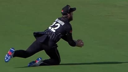 முழங்கால், கட்டை விரல் காயத்தைப் பற்றி கவலையில்லை – 17 மீட்டர் ஓடி சென்று கேட்ச் பிடித்த வில்லியம்சன்!