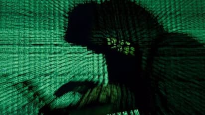 ഡേറ്റിംഗ് ആപ്പിലെ കാമുകൻ റിയലോ? ഡീപ്പ് ഫേക്ക് വീഡിയോകൾ ഉപയോഗിച്ച് ഇന്ത്യക്കാരിയിൽ നിന്ന് തട്ടിയത് 4 കോടി