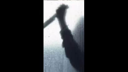 திருட்டு பட்டம் கட்டிய அக்கா; ஆத்திரத்தில் கத்தியால் குத்திய தம்பி - திருப்பத்தூரில் பரபரப்பு