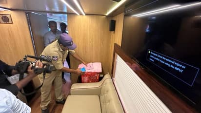 కేసీఆర్ ప్రగతి రథం బస్సును తనిఖీ చేసిన ఎన్నికల అధికారులు..