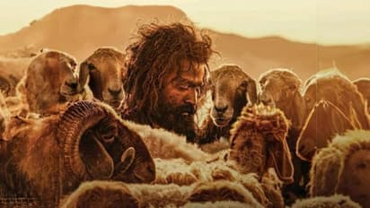 ഇവിടെ പൃഥ്വിരാജ് ഇല്ല, 'നജീബ്' മാത്രം! 'ആടുജീവിതം' ആദ്യ പോസ്റ്റര്‍ വൈറല്‍