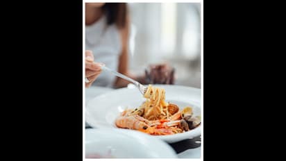 இரவு உணவை தவிர்க்கிறீர்களா? காரணம் தெரிந்தால் இனி இதை செய்யமாட்டீங்க!