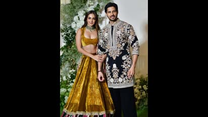 ಮನೀಷ್ ಮಲ್ಹೋತ್ರಾ ದೀಪಾವಳಿ ಪಾರ್ಟಿಯಲ್ಲಿ ಮಿಂಚಿದ  ಬಾಲಿವುಡ್  ರಿಯಲ್‌  ಜೋಡಿಗಳು   