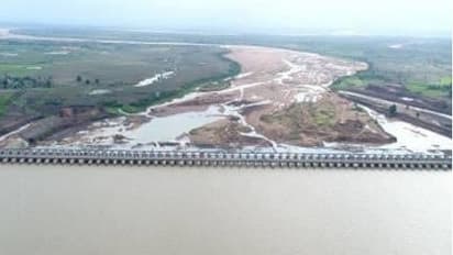 annaram barrage : ఖాళీ అవుతున్న అన్నారం బ్యారేజీ.. 10 రోజులుగా గేట్లు ఎత్తి నీటి విడుదల