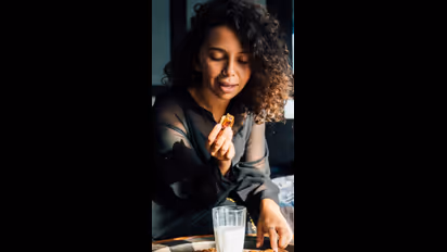 రాత్రిపూట తొందరగా తినడం వల్ల ఎన్ని లాభాలున్నాయో తెలుసా?