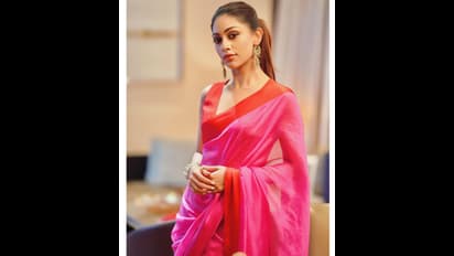 పద్ధతిగా మెరిసిన బన్నీ హీరోయిన్.. బ్యూటీఫుల్ శారీలో అను ఇమ్మాన్యూయేల్ క్యూట్ స్టిల్స్..