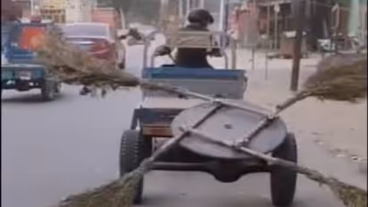 തെരുവുകൾ വൃത്തിയാക്കാൻ എജ്ജാതി ഐഡിയ, കണ്ടുപിടിച്ചത് ആരാണെങ്കിലും കയ്യടിച്ചേ തീരൂ..! 