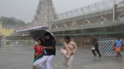 Heavy Rain: తిరుమలలో భారీ వర్షం, లోతట్టు ప్రాంతాలు జలమయం