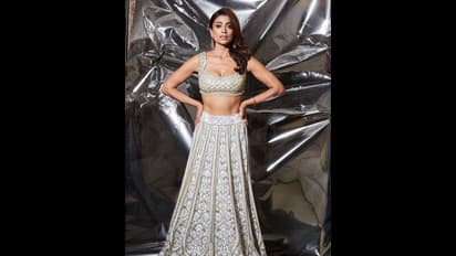 చలిలో చెమటలు పట్టిస్తున్న శ్రియా శరణ్ అందాలు, జీరో సైజ్ అందాలతో టెంప్ట్ చేస్తున్న బ్యూటీ.