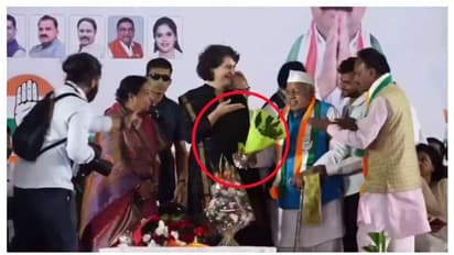 ബൊക്കയുണ്ട്, പൂക്കളില്ല; പ്രിയങ്ക ഗാന്ധിക്ക് പൂക്കളില്ലാത്ത ബൊക്ക നൽകി കോൺഗ്രസ് പ്രവർത്തകൻ, ആയുധമാക്കി ബിജെപി