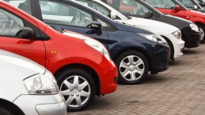 'തുടക്കം മുതല് ഒപ്പം നിന്നവർ, അവരോട് കടപ്പാടുണ്ട്'; 50 ജീവനക്കാര്ക്ക് പുതുപുത്തൻ കാർ സമ്മാനിച്ച് ഐടി സ്ഥാപനം