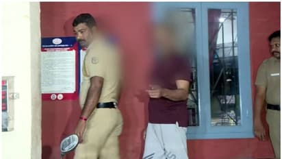 എറണാകുളത്ത് ദുരഭിമാന കൊല; ഇതര മതക്കാരനായ സഹപാഠിയെ പ്രണയിച്ചതിന് 14 കാരിയെ അച്ഛന് വിഷം കൊടുത്ത് കൊന്നു