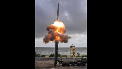 சீனா, பாகிஸ்தானை எல்லையில் எதிர்கொள்ள பிரலே ஏவுகணை ரெடி; உள்நாட்டு தயாரிப்பில் அசத்தல்!!