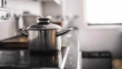 ഇൻഡക്ഷൻ സ്റ്റൗ വൃത്തിയാക്കുന്നതിന് മുമ്പ് ഇക്കാര്യങ്ങള് മനസിലാക്കുക...