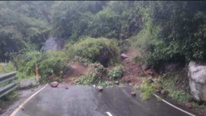 'മണ്ണിടിഞ്ഞ് ഗതാഗത തടസം, ട്രെയിനുകള് റദ്ദാക്കി, സ്കൂളുകള്ക്ക് അവധി'; തമിഴ്നാട്ടില് ശക്തമായ മഴ തുടരുന്നു