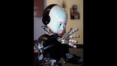 ರೋಬೋಟ್‌ಗೂ ತಟ್ಟಿದ ಕೆಲಸದ ಒತ್ತಡ, ಖಿನ್ನತೆ, ಕಟ್ಟಡದ ಮೇಲಿನಿಂದ ಜಿಗಿದು ರೋಬೋ ಆತ್ಮಹತ್ಯೆ!