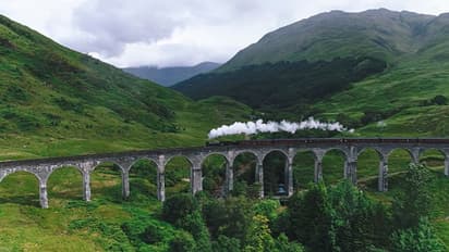 60 ലക്ഷം ശമ്പളം, ബിരുദം വേണ്ട; ജോലി ഹോഗ്വാർട്ട്സ് എക്സ്പ്രസിന്റെ റൂട്ടില് ട്രെയിന് ഡ്രൈവര്; നോക്കുന്നോ ?