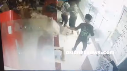 കാറ്റ് ആഞ്ഞുവീശി; കൊച്ചിയിൽ ബെവ്കോ ഔട്ട്ലെറ്റിൽ 1000ത്തോളം മദ്യക്കുപ്പികൾ വീണുടഞ്ഞു, വലിയ നഷ്ടം