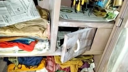 വാതിൽ പൂട്ടി താക്കോൽ ഒളിപ്പിച്ച് വീട്ടുകാർ കല്യാണത്തിന് പോയി; 9 പവനും പണവും കവർന്ന് കള്ളൻ, ആരുമറിഞ്ഞില്ല !