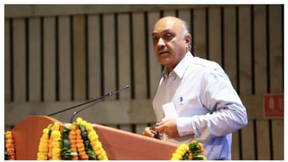 ' 41 കോടി വിലയുള്ള ഭൂമി 353 കോടിക്ക് വിൽക്കാൻ സഹായിച്ചു'; രാജ്യത്തെ പ്രധാന ഉദ്യോ​ഗസ്ഥനെതിരെ പരാതി, അന്വേഷണം