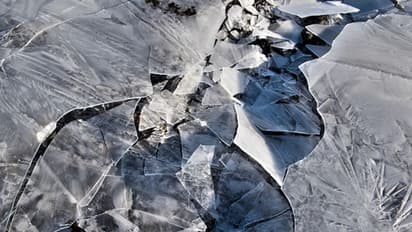 14 മണിക്കൂറിനിടെ 800 ഭൂകമ്പങ്ങള്‍; അഗ്നിപര്‍വ്വത സ്ഫോടനത്തിന് സാധ്യത, ഐസ്‌ലാൻഡിൽ അടിയന്തരാവസ്ഥ !