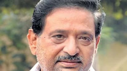 నటించాలని ఉన్నా..వారికోసం సినిమాలు మానేసిన చంద్రమోహన్.. కారణమేంటంటే..?