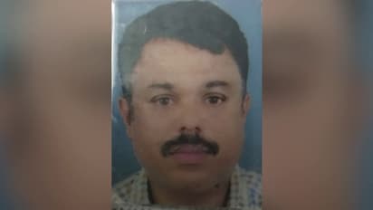 കണ്ണൂരില് സ്വകാര്യ ബസ് കാല്നട യാത്രക്കാരനെ ഇടിച്ചു, ഇറങ്ങിയോടിയ ഡ്രൈവര് ട്രെയിന് തട്ടി മരിച്ചു