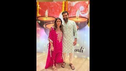 புத்தாடைகள் அணிந்து கொண்டு ஒரு குடும்பமாக தீபாவளி கொண்டாடிய இந்திய அணி வீரர்கள்!