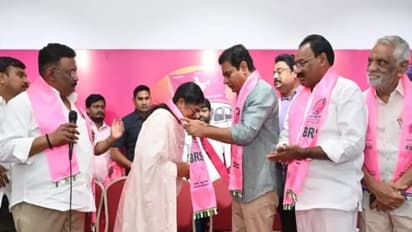 కాంగ్రెస్‌కు పాల్వాయి స్రవంతి షాక్: రాజీనామా,  బీఆర్ఎస్ లో చేరిక