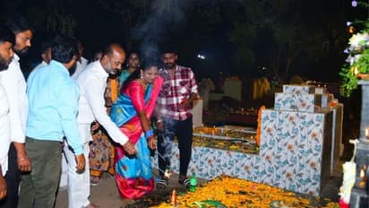 Bandi Sanjay: స్మశానంలో బండి సంజయ్ దీపావళి సంబురాలు..