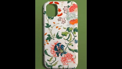 మీరు కూడా ఫోన్ కవర్ వాడుతున్నారా? ఎంత డేంజరో తెలుసా? 