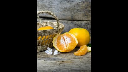 குளிர்காலத்தில் ஆரஞ்சு பழம் சாப்பிட்டால் இதுதான் நடக்கும் தெரிஞ்சிகோங்க..!!