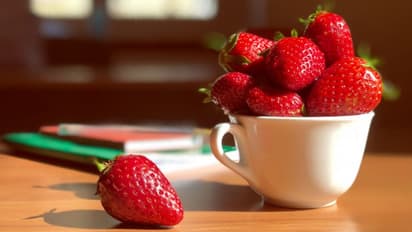 ദിവസവും ഒരു കപ്പ് സ്ട്രോബെറി കഴിക്കുന്നത് ഈ രണ്ട് രോഗങ്ങളെയും തടയുമെന്ന് പുതിയ പഠനം...