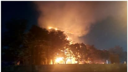 ബംഗളൂരുവില് ഐടി കമ്പനി പ്രവര്ത്തിച്ചിരുന്ന നാല് നില കെട്ടിടം ഷോർട്ട് സർക്യൂട്ടിനെ തുടര്ന്ന് കത്തിയമര്ന്നു