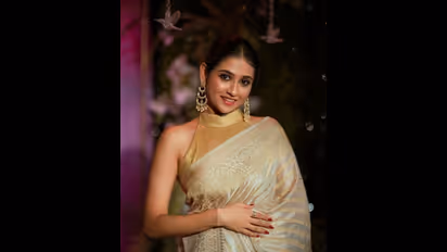 ಹುಣ್ಣಿಮೆ ಚಂದ್ರನಂತೆ ಹೊಳಿತಿದ್ದಾರೆ ಉಪಾಧ್ಯಕ್ಷ ಬೆಡಗಿ ಮಲೈಕಾ ವಸುಪಾಲ್ 