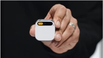 ഇത് എഐ പിൻ, ടെക് ലോകത്തെ പുത്തൻ താരം, സ്ക്രീൻ പോലുമില്ല, പക്ഷേ പലതും നടക്കും! സ്മാർട്ട് ഫോണുകൾ ഞെട്ടുമോ?