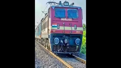 ഉത്തർപ്രദേശില് പാസഞ്ചർ ട്രെയിനിൽ അഗ്നിബാധ