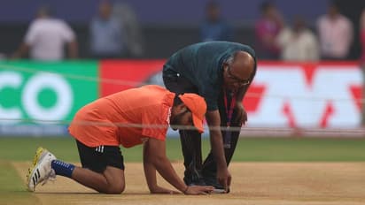 ലോകകപ്പ് ഫൈനല് നടന്ന അഹമ്മദാബാദ് നരേന്ദ്ര മോദി സ്റ്റേഡിയത്തിലെ പിച്ചിന് മാര്ക്കിട്ട് ഐസിസി