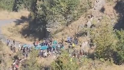 Doda Accident : జమ్మూ కాశ్మీర్ లో ఘోర రోడ్డు ప్రమాదం.. లోయలో పడిన బస్సు.. 30 మందికి పైగా మృతి