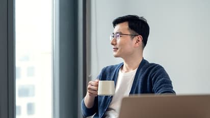 ജോലിക്കിടെ ഓണ്‍ലൈനില്‍ ഗെയിം കളിച്ചതിന് പിരിച്ച് വിട്ടു; മേലധികാരിയോട് പരസ്യമായി മാപ്പ് പറയാന്‍ കോടതി !